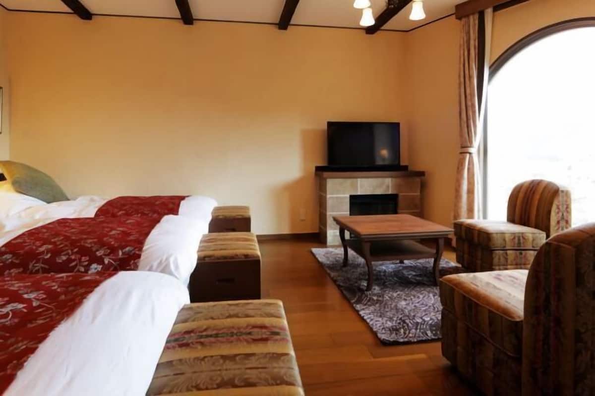 In-room safe, soundproofing, free WiFi, bed sheets