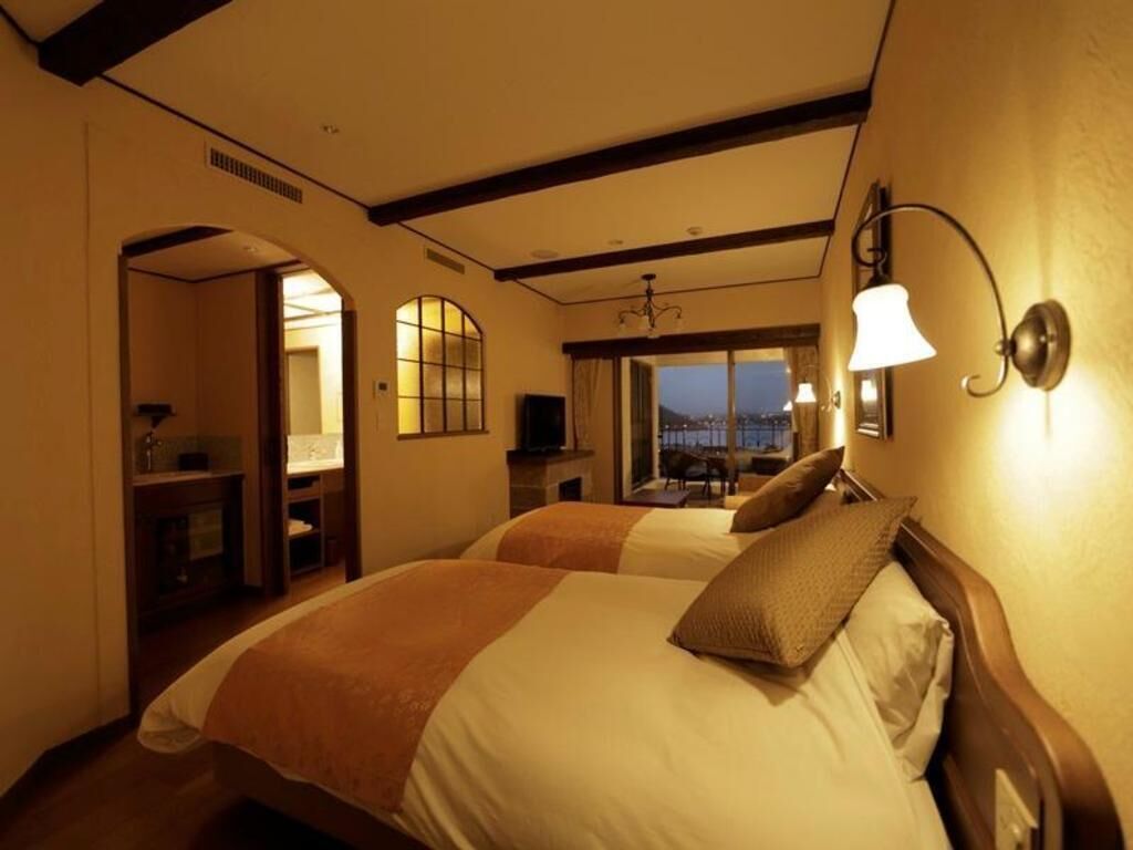 In-room safe, soundproofing, free WiFi, bed sheets