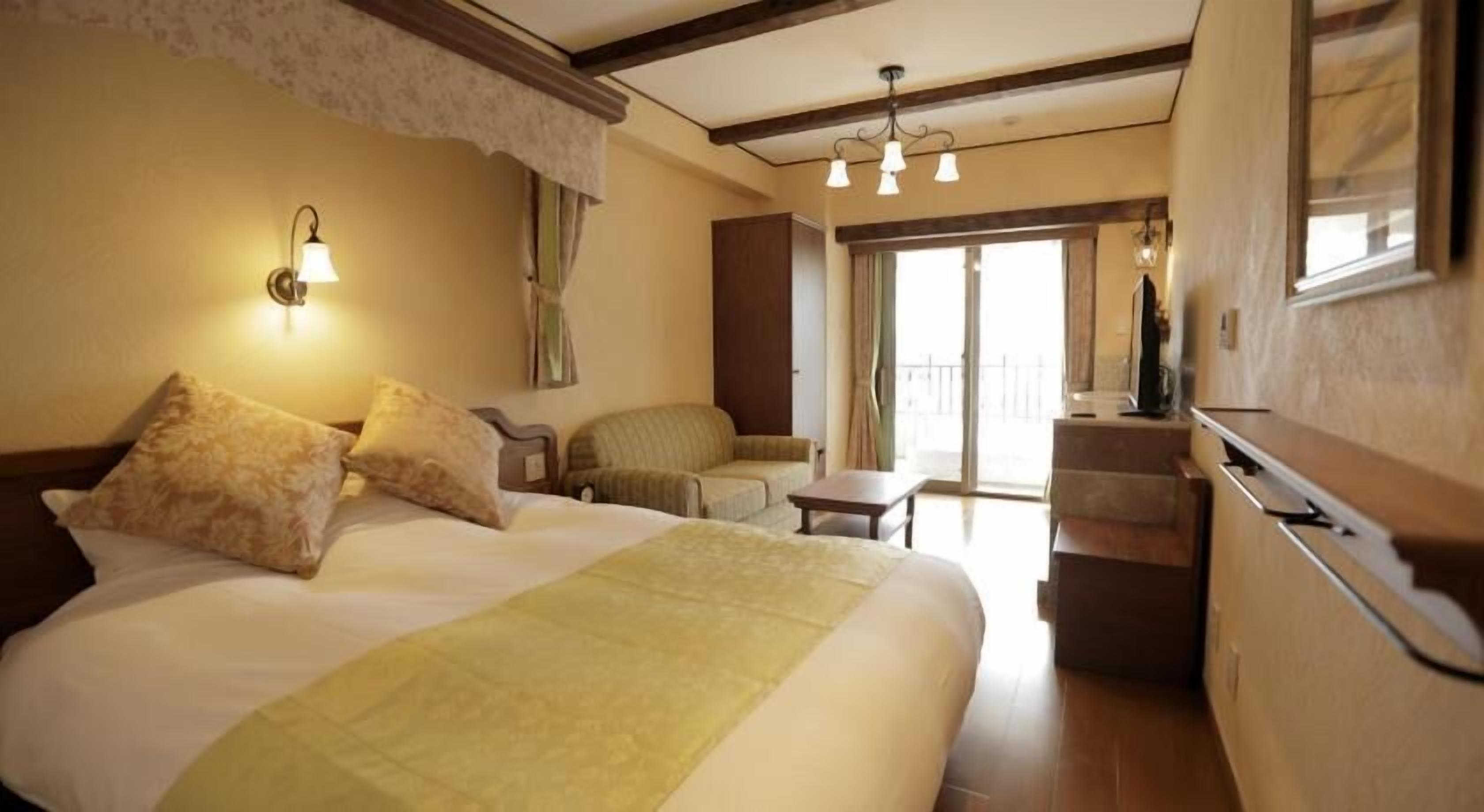 In-room safe, soundproofing, free WiFi, bed sheets