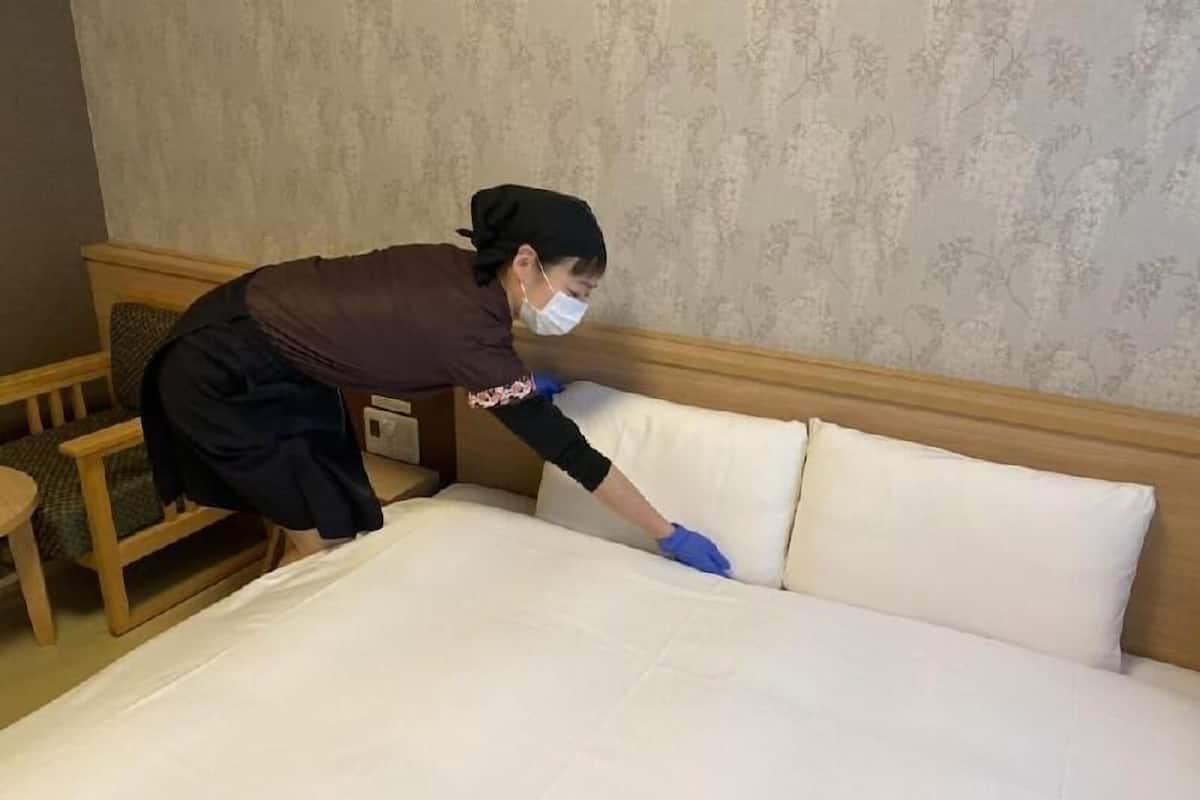 In-room safe, soundproofing, free WiFi, bed sheets