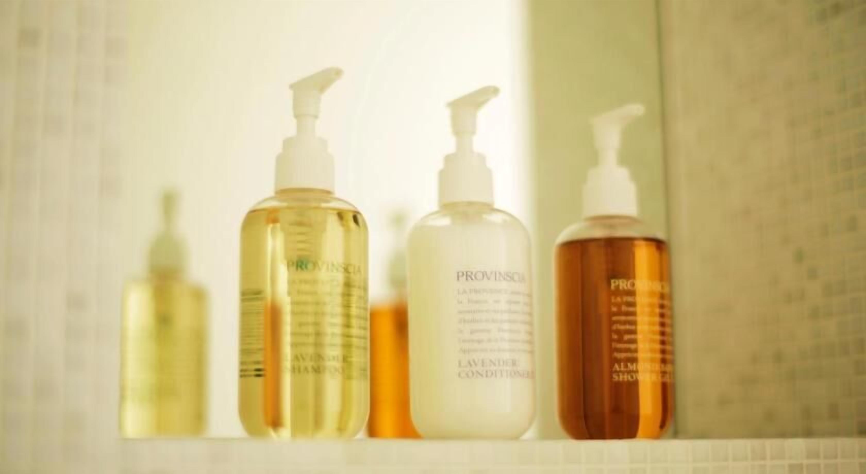 Amenidades de baño | Tina y regadera independientes y amenidades de baño gratuitas 