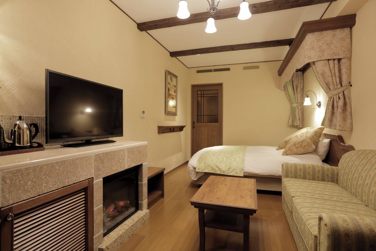 double room, non smoking | 1 bedroom, in-room safe, soundproofing, free wifi
