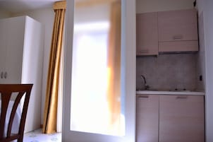Studio | Cribs/infant beds, free WiFi