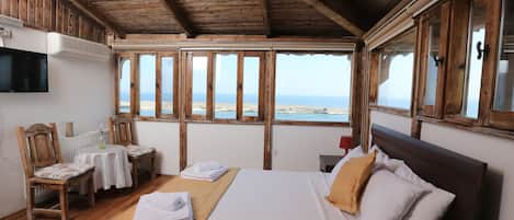 Chambre supérieure double ou avec lits jumeaux, vue sur la mer | Lit de bébé (gratuit), accÚs au Wi-Fi (inclus)