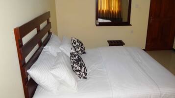 Basic Room, Mountain View | Desk, rollaway beds