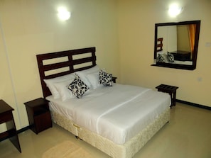 Basic Room, Mountain View | Desk, rollaway beds - Dilray Villa (Harispattuwa)