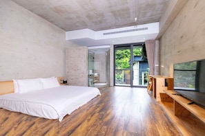 Exclusive Double Room, 1 King Bed, Balcony | Premium bedding, memory-foam beds, individually decorated - Sun Moon Inn (Yuchi)
