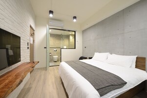 Elite Double Room, 1 King Bed | Premium bedding, memory foam beds, individually decorated