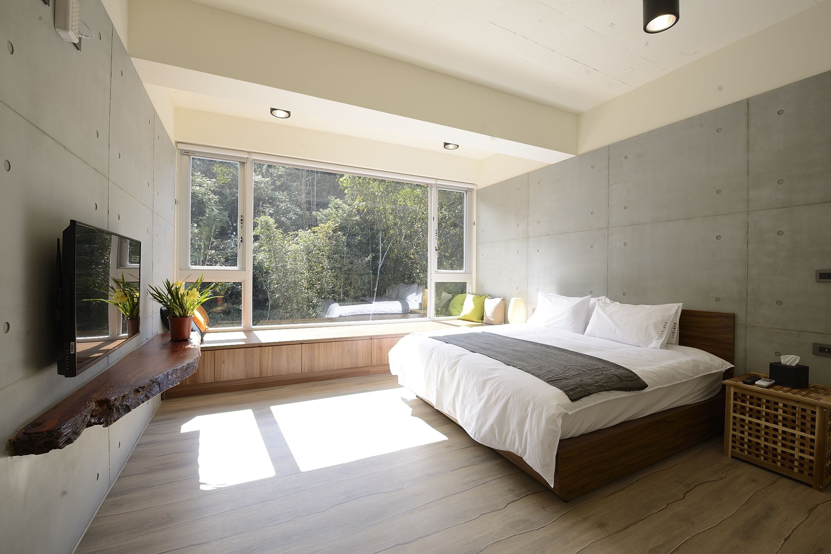 Deluxe Double Room, 1 King Bed | Premium bedding, memory foam beds, individually decorated