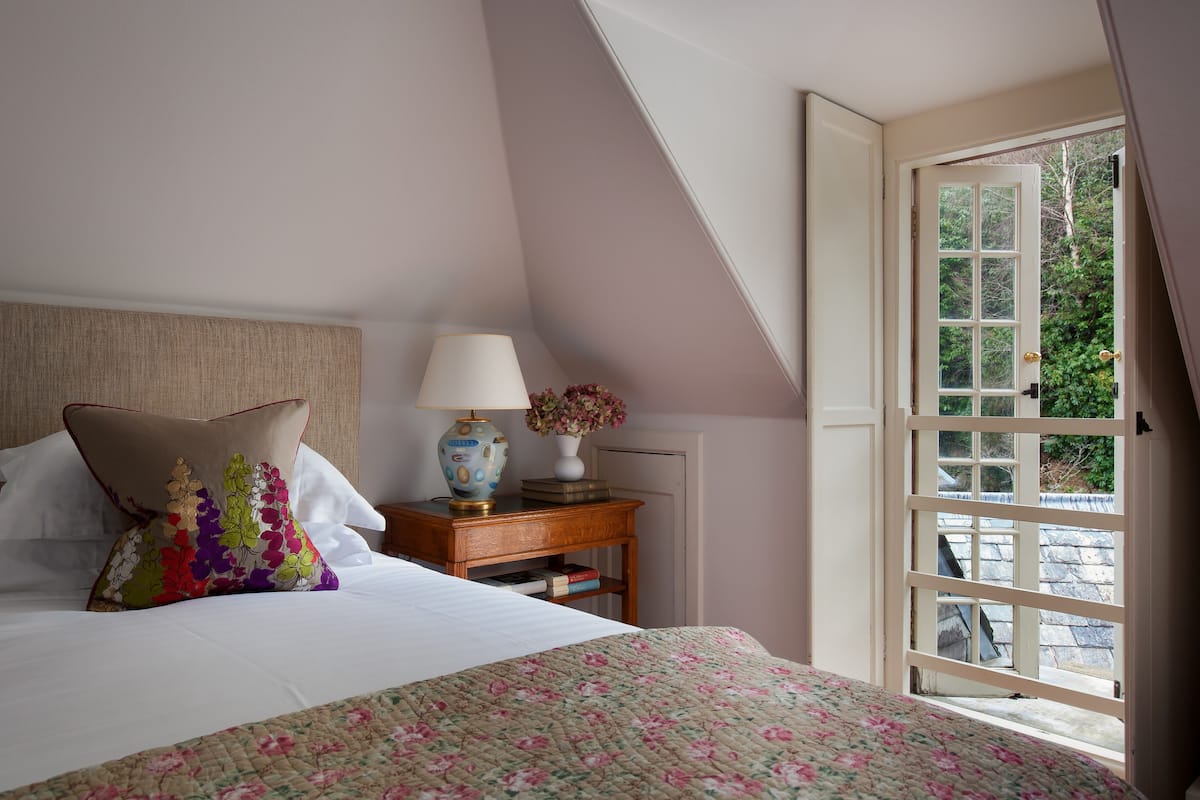 1 bedroom, in-room safe, individually decorated, individually furnished