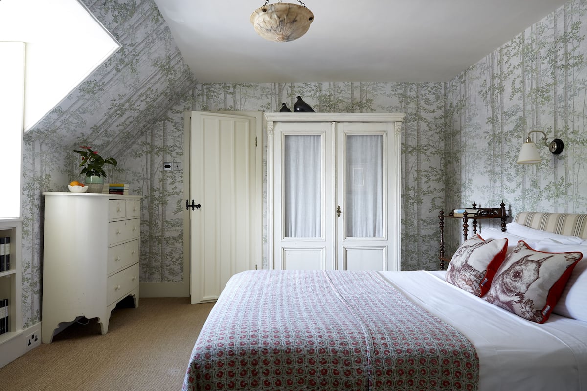 1 bedroom, in-room safe, individually decorated, individually furnished