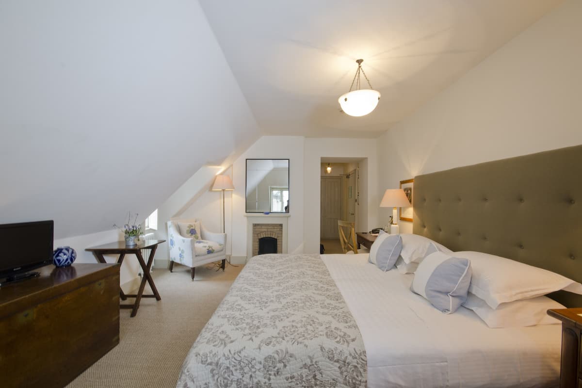 1 bedroom, in-room safe, individually decorated, individually furnished