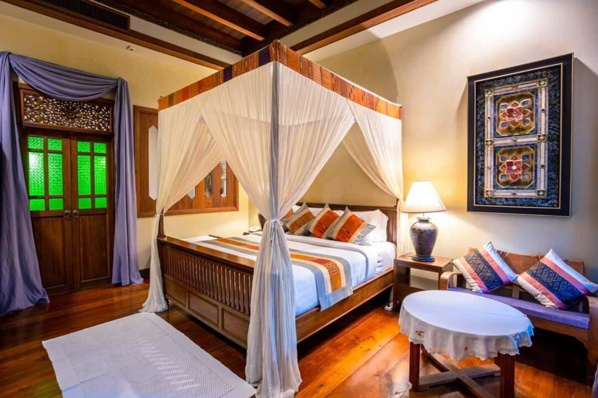 Deluxe Double Room | Pillow-top beds, in-room safe, desk, laptop workspace