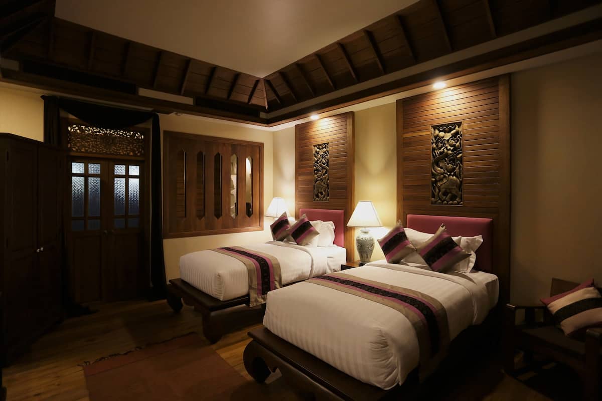 deluxe twin room | 1 bedroom, pillow-top beds, in-room safe, individually decorated