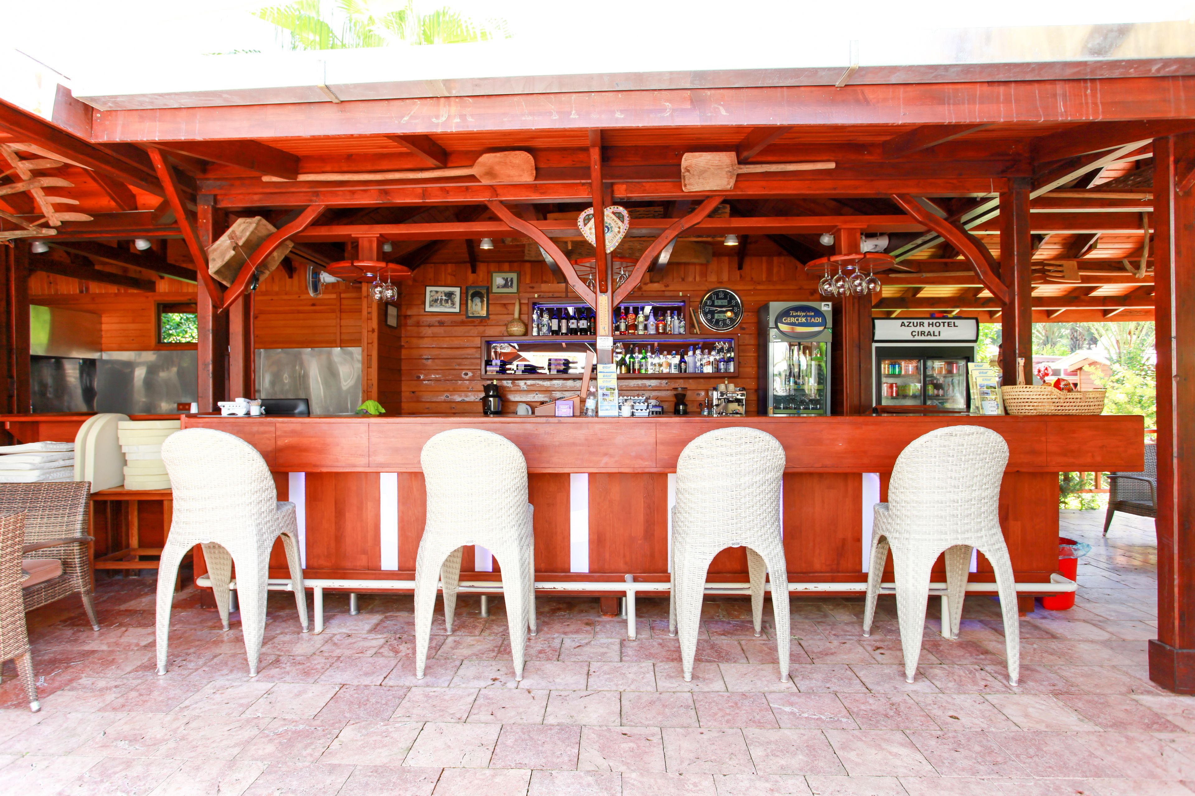 2 bars/lounges, poolside bar