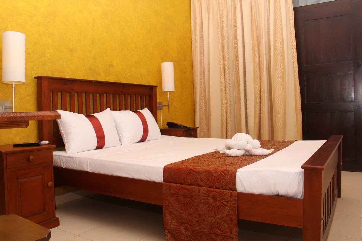 Standard Room, 1 Bedroom, Non Smoking, Beachside | Desk, iron/ironing board, free WiFi