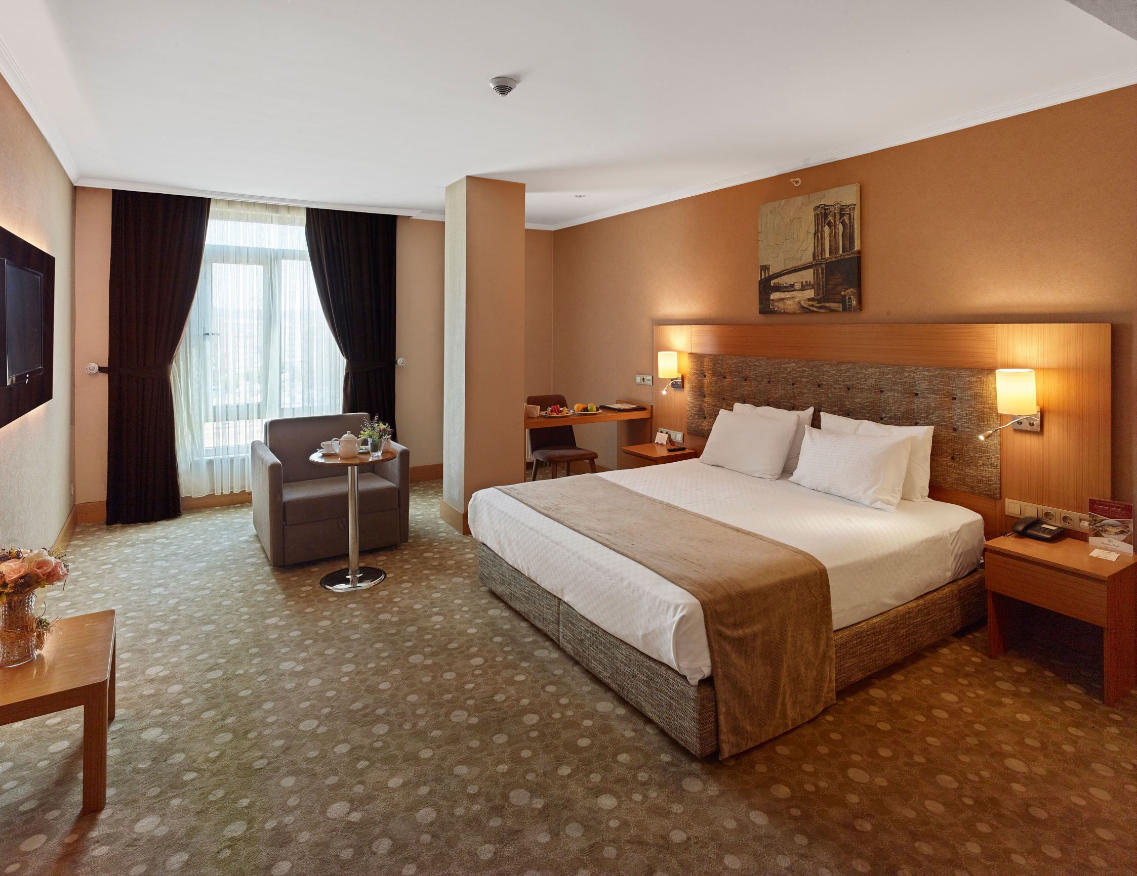 standard double or twin room | minibar, in-room safe, desk, rollaway beds