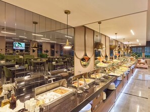 Breakfast, lunch, dinner served; international cuisine