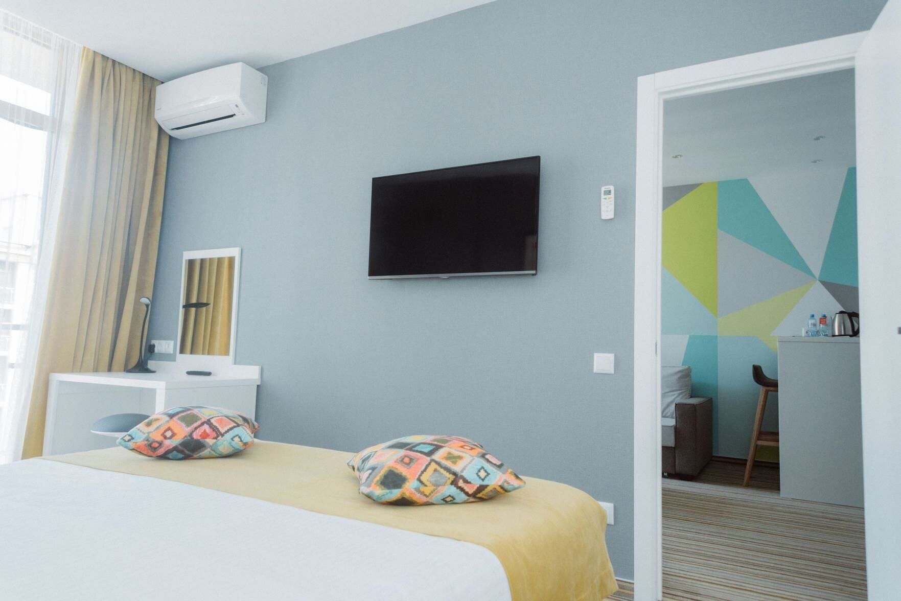 Premium bedding, pillowtop beds, minibar, in-room safe