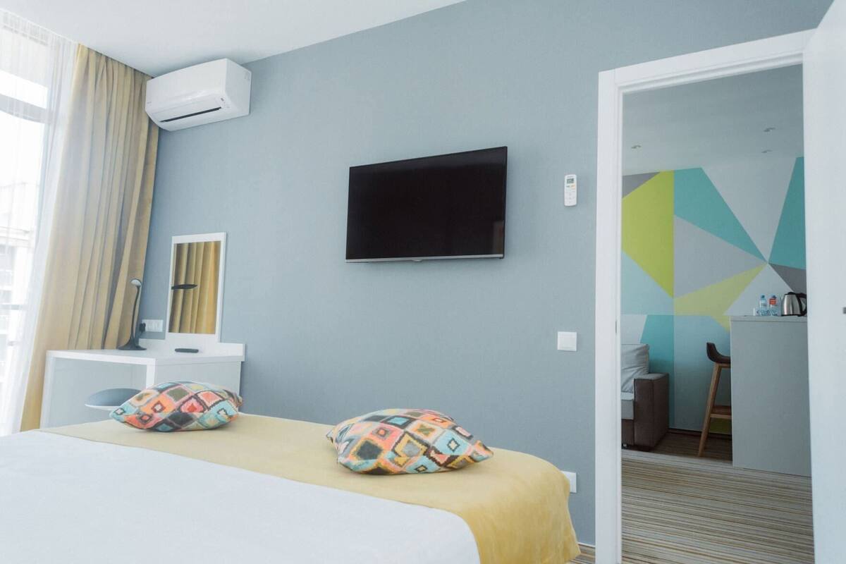 Premium bedding, pillowtop beds, minibar, in-room safe