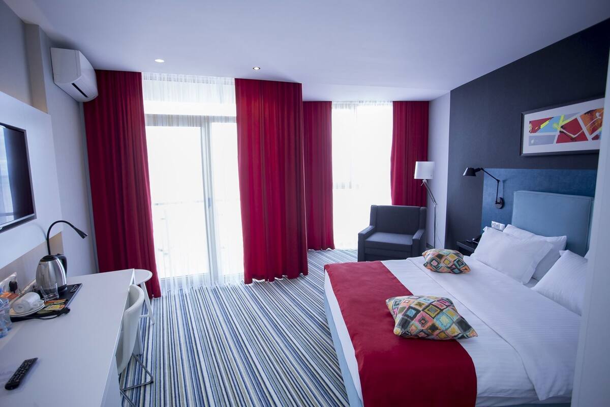 Premium bedding, pillowtop beds, minibar, in-room safe
