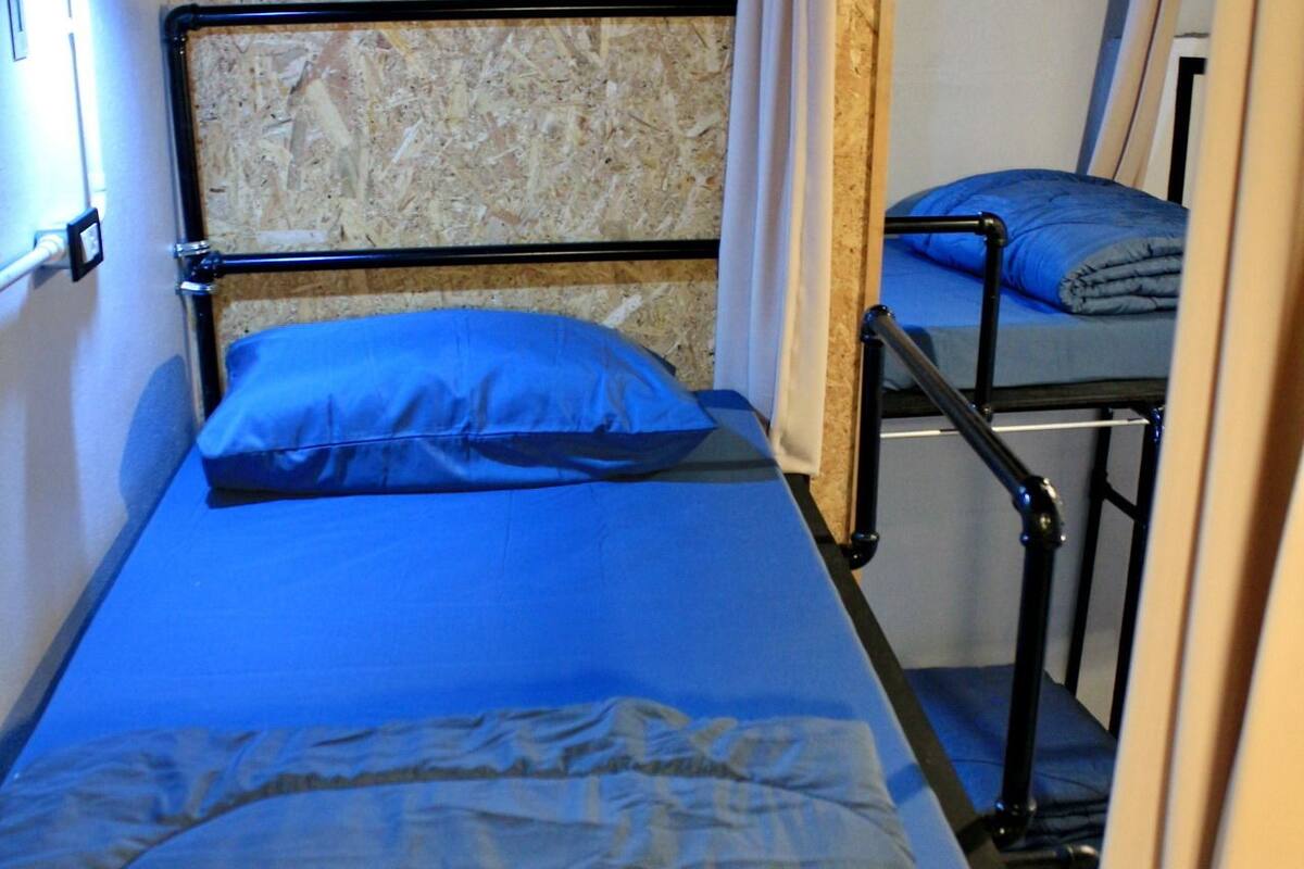 Basic 8 Bed Male Dorm | WiFi (free)