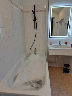 Signature Room | Bathroom - Hotel des deux porches (Verrieres)