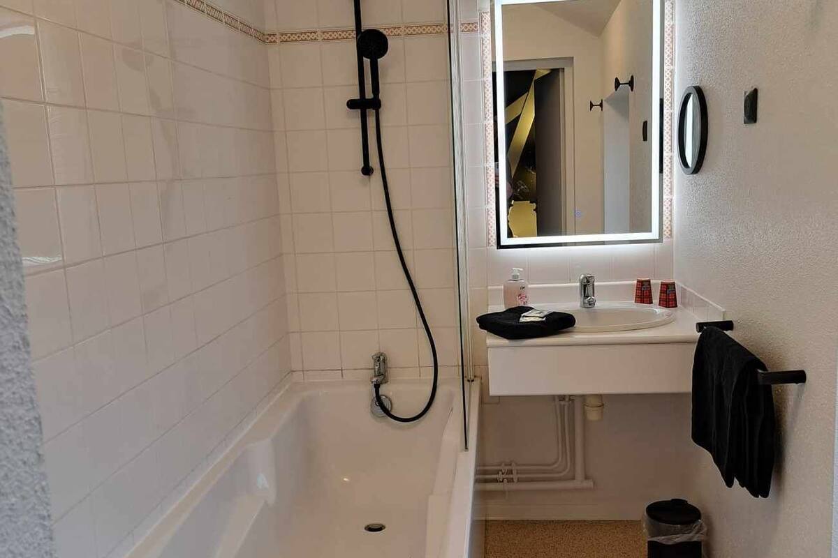 signature room | bathroom