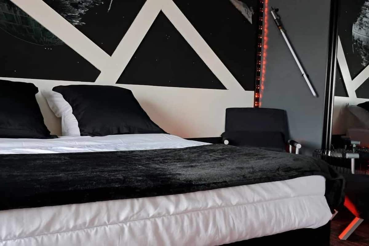 signature room | soundproofing, iron/ironing board, free wifi, bed sheets