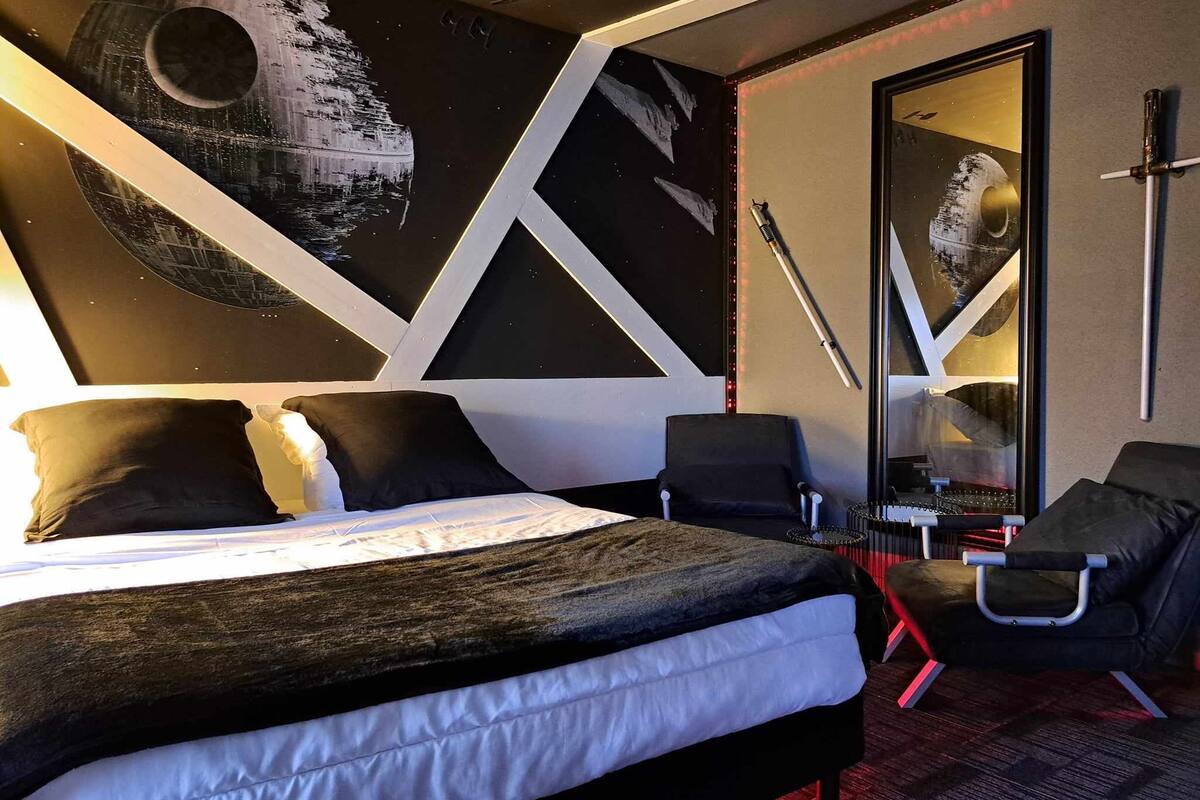 signature room | soundproofing, iron/ironing board, free wifi, bed sheets