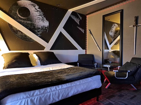 Signature Room | Soundproofing, iron/ironing board, free WiFi, bed sheets. Hotel des deux porches