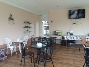 Free daily breakfast - ThanaVill Resort (Mae Sot)