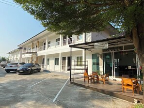 Front of property - ThanaVill Resort (Mae Sot)