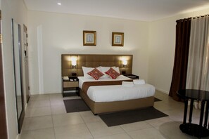 In-room safe, desk, soundproofing, rollaway beds - Hotel Monte Carlo (Maputo)