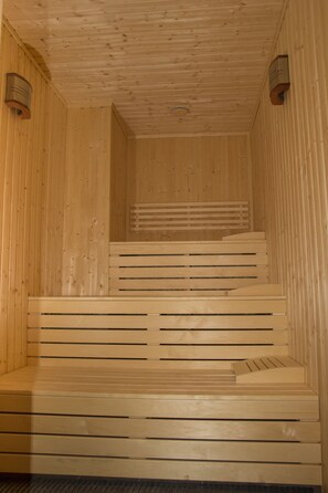 Couples treatment room(s), body treatments, aromatherapy, body wraps