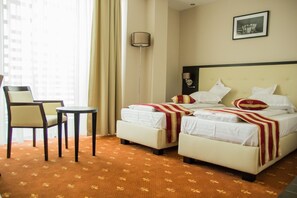 Standard Twin Room | Minibar, in-room safe, desk, soundproofing - Salis Hotel and Medical Spa (Turda)