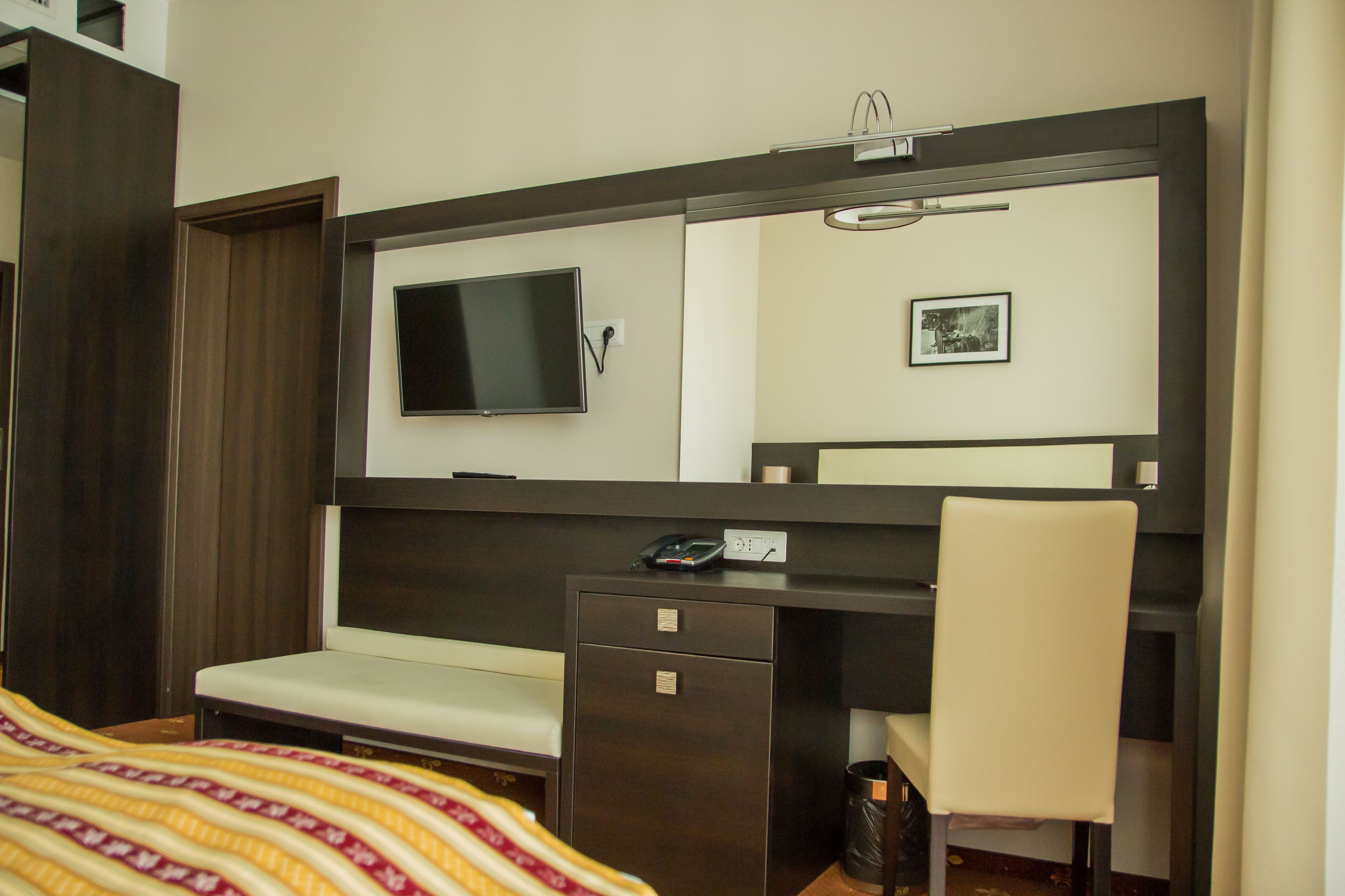 family suite | minibar, in-room safe, desk, soundproofing