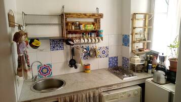 Shared Dormitory, Mixed Dorm, Shared Bathroom | Private kitchen | Full-size fridge, stovetop, cookware/dishes/utensils