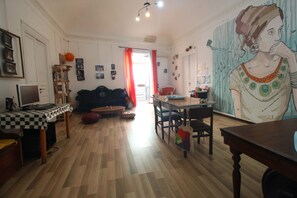 Gemeinsamer Schlafsaal, Gemischter Schlafsaal, Gemeinschaftsbad | Wohnbereich