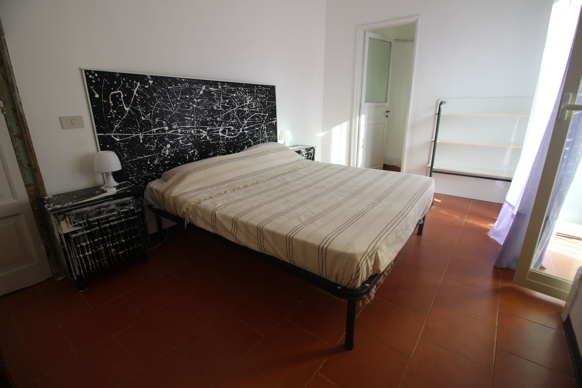 Quarto casal família, 1 cama Queen, cozinha | 1 quarto, individualmente mobiliados, escrivaninha