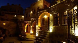 Terrace/patio - King Cave Hotel by Traveller's (Nevsehir)