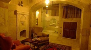 In-room safe, desk, free cots/infant beds, rollaway beds - King Cave Hotel by Traveller's (Nevsehir)