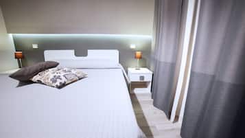 Deluxe-Doppelzimmer | Hochwertige Bettwaren, Betten mit Memory-Foam-Matratzen, Minibar