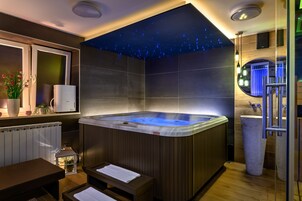 Exclusieve suite, 1 slaapkamer, sauna | Luxe beddengoed, donzen dekbedden, bedden met traagschuimmatras