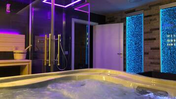 Exclusive Suite, 1 Bedroom, Sauna | Private spa tub