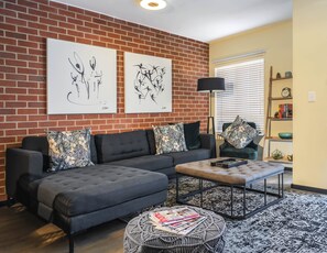 Apartment, 3 Bedrooms, Non Smoking | Living room