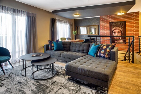 Apartment, 3 Bedrooms, Non Smoking | Living area