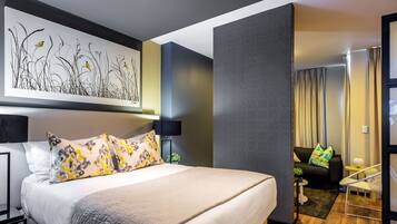 Signature Apartment, 1 Bedroom, Non Smoking, Kitchen | 1 bedroom, premium bedding, in-room safe, desk