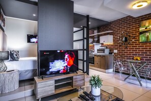 Studio Apartment  | In-room dining - CAG The Vantage (Johannesburg)