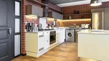 Apartamento, 3 habitaciones, no fumadores | Cocina privada | Frigorífico, microondas, horno y placa de cocina